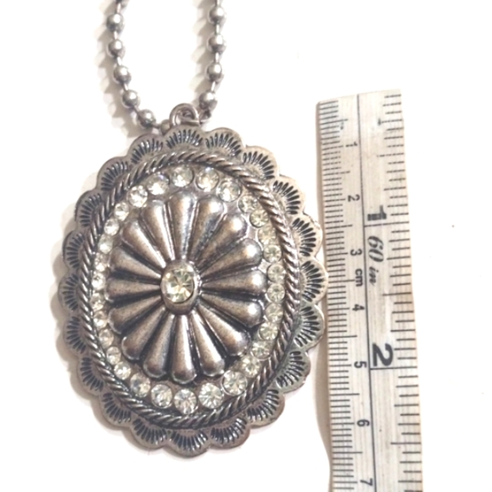 VINTAGE SILVER BEADED CHAIN NECKLACE WITH SILVER/CRYSTAL CONCHO PENDANT - Picture 8 of 9